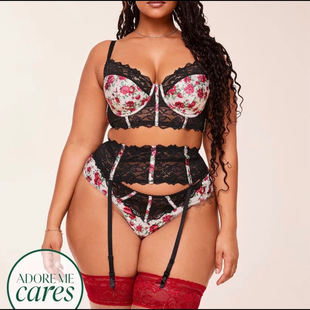 Adore me svana set- 40d bra, 2x thong + 1x garter belt